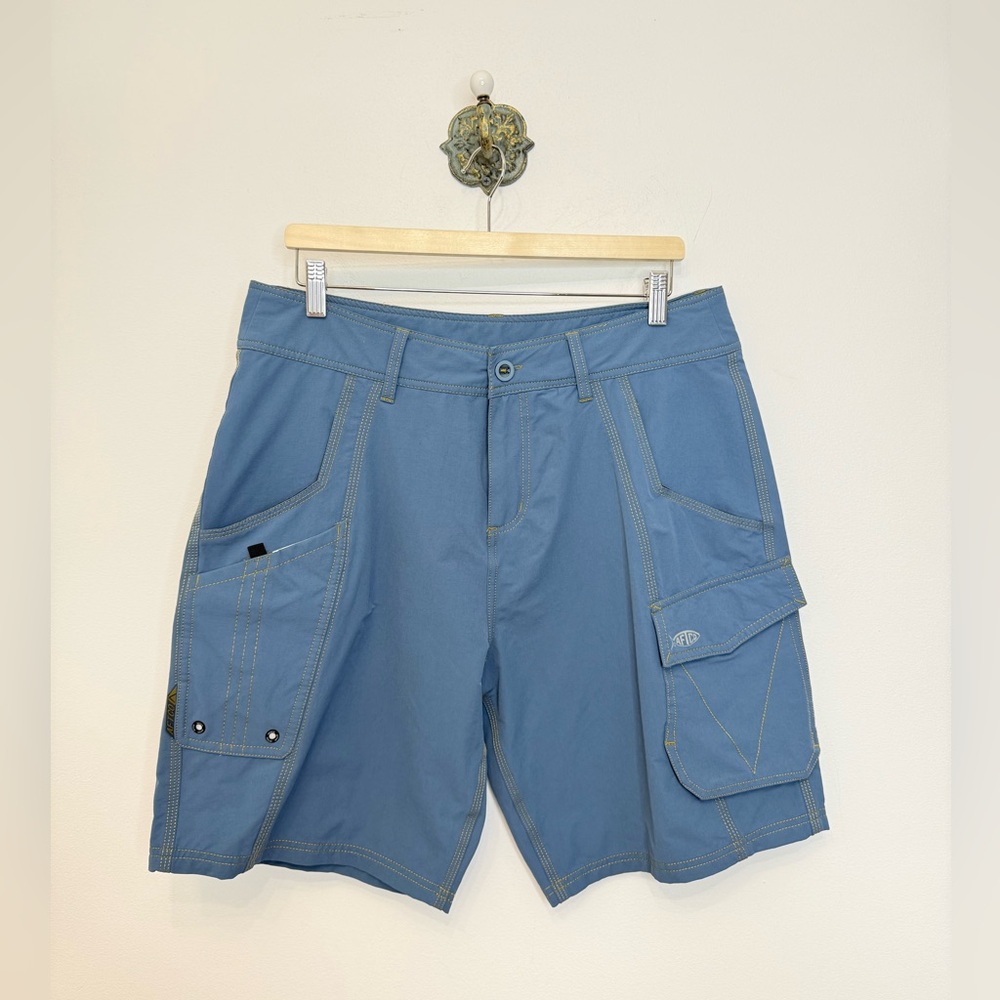 AFTCO Stealth Denim Blue Fishing Shorts Men's Size 33 Outdoor Stretch Cargo